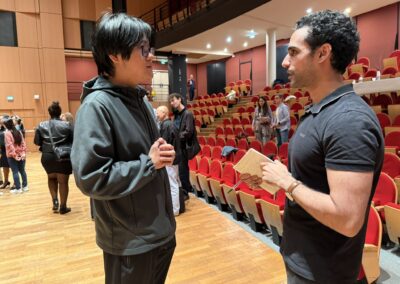 39e concours de musique de chambre organisé par la FNAPEC- Sharad Goulam donne de précieux conseils à un musicien.